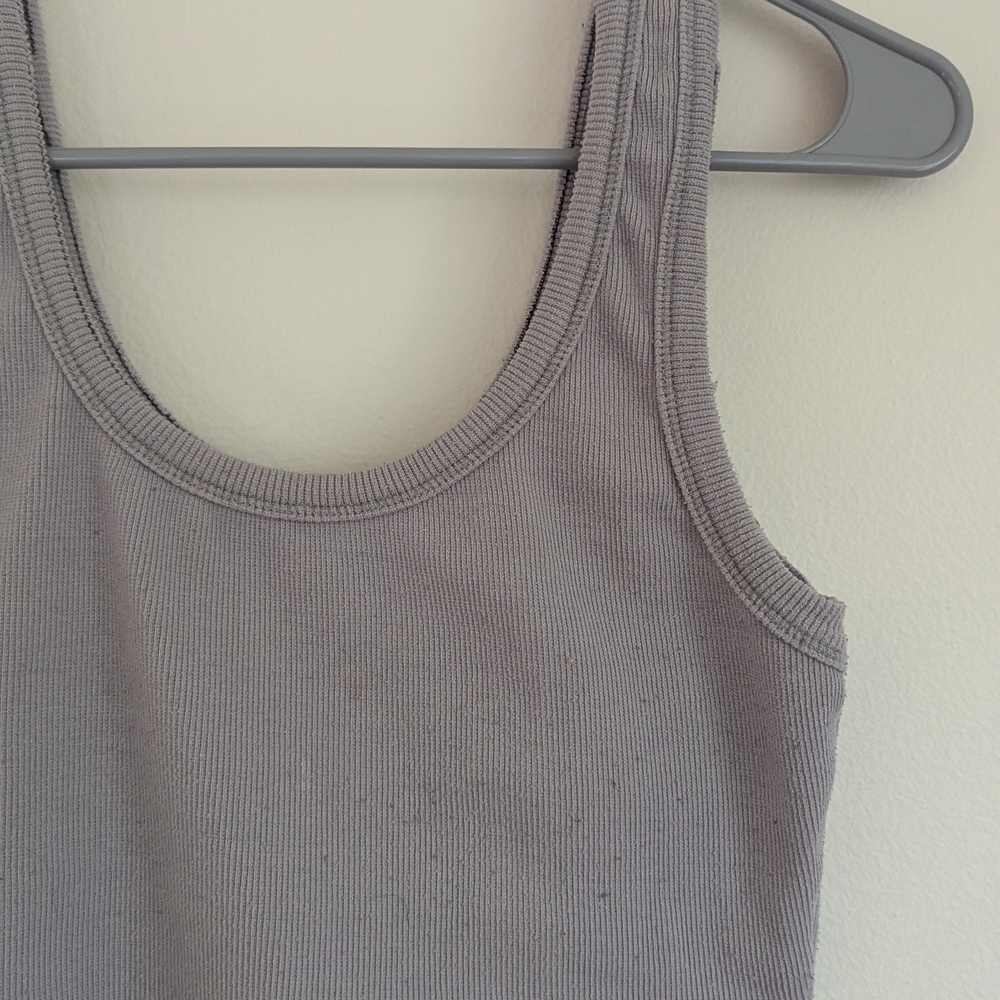 Signature Gray Ribbed Crop Top - Picture 2 of 4